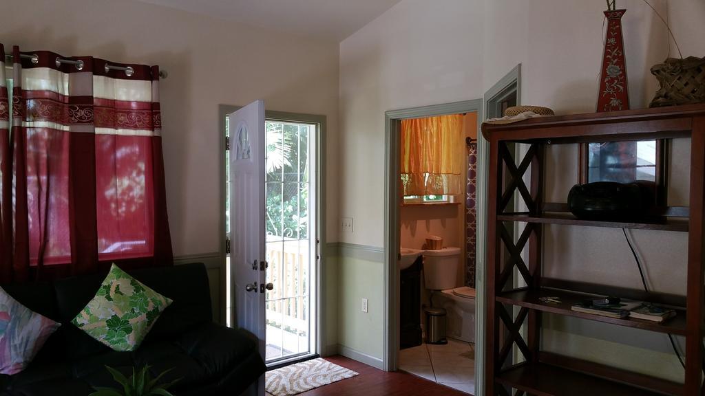 Oceanfront Cottage Near The Kalapana Lava Flows Kehena Bilik gambar
